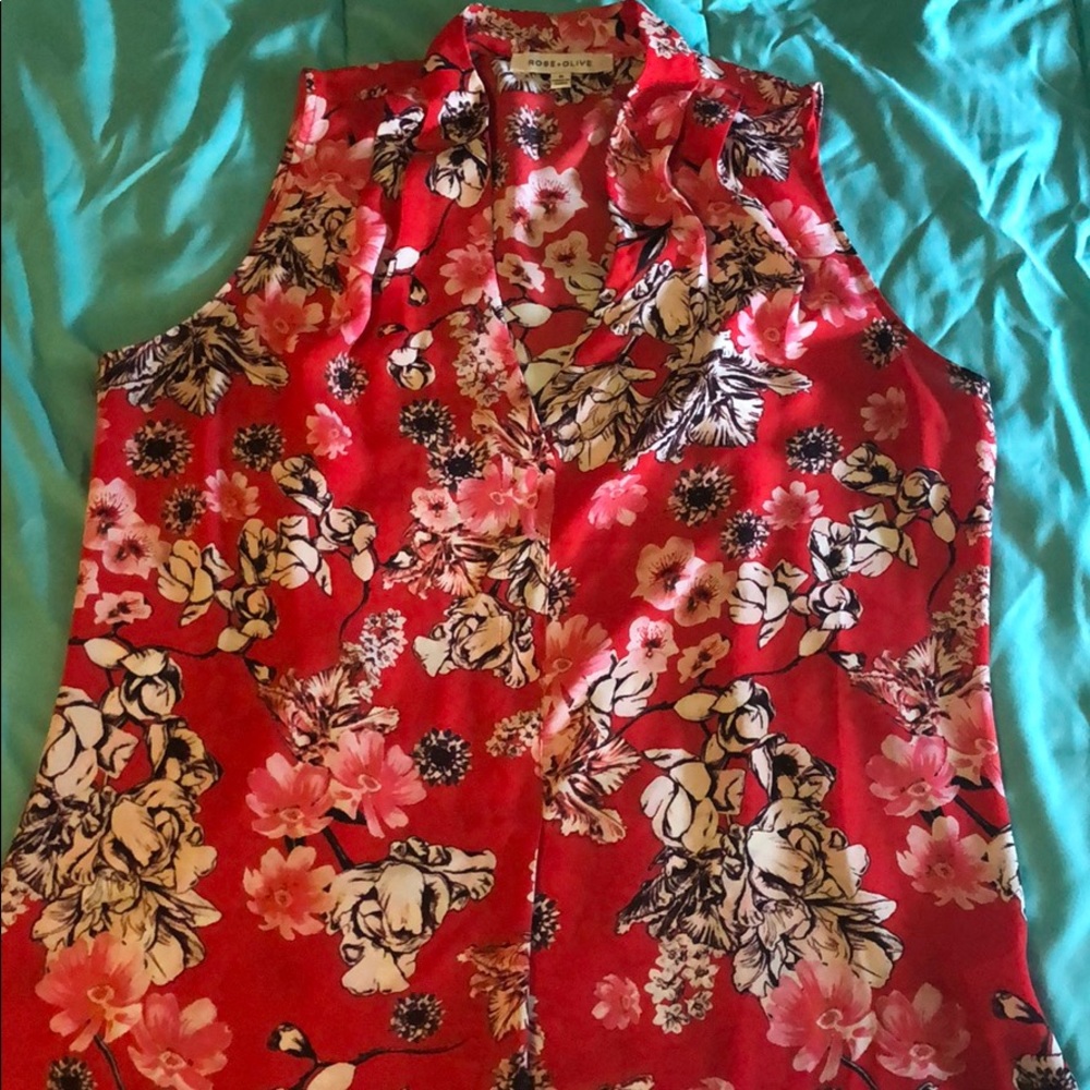 Sleeveless blouse
